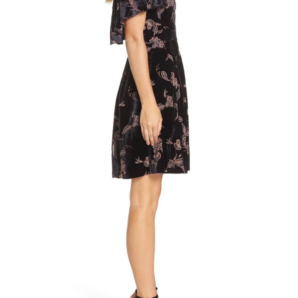 NWT Eliza J Velvet Cape Sleeve Dress Size 6 - Picture 3 of 6